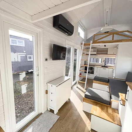 Red Tiny House Campingplatz Zoppot